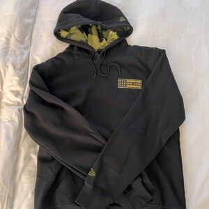 Yankees New Era Black Hoodie with Camouflage Lining L NWOT